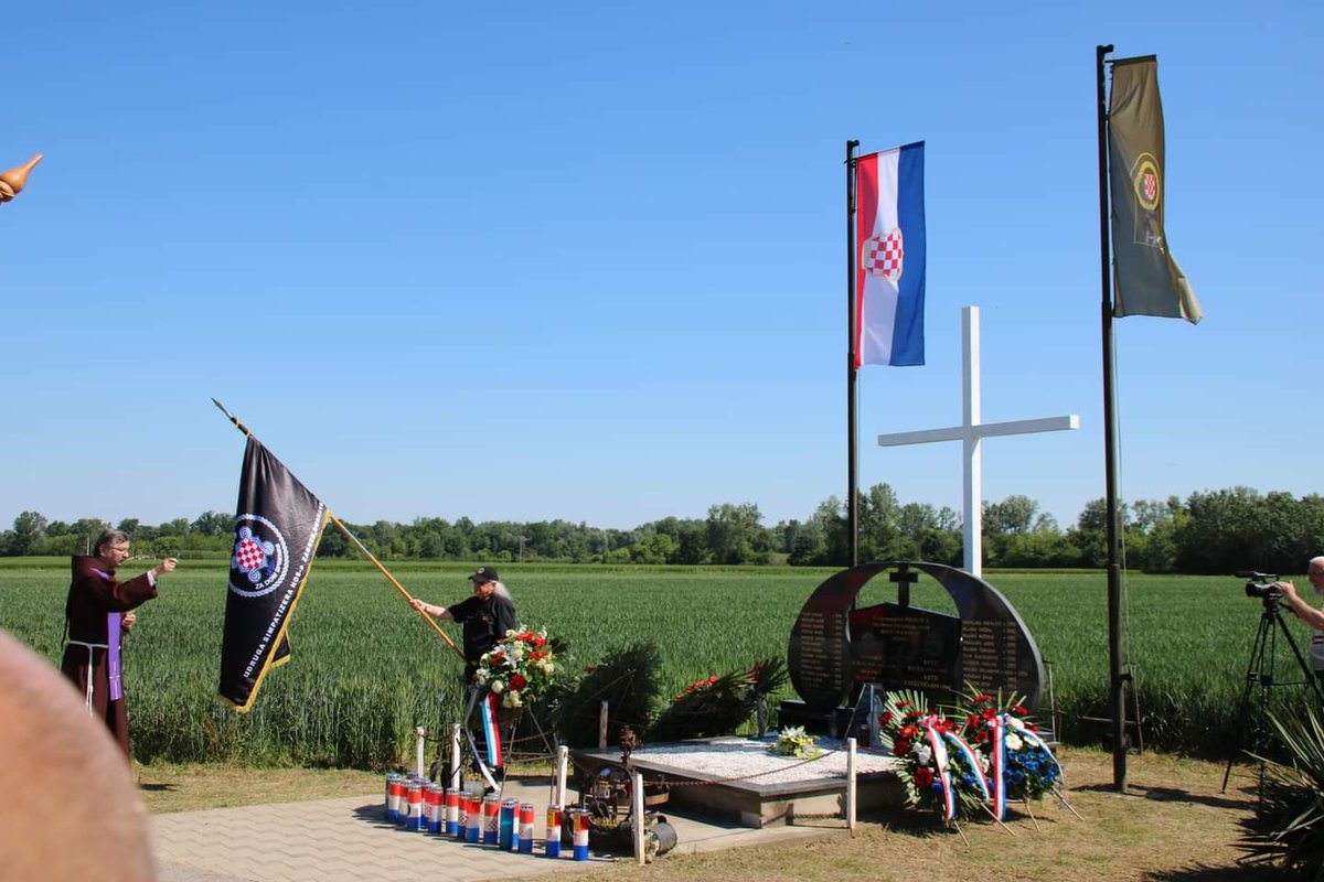 DirektorOnkel's tweet photo. Jedna lijepa slika iz Vidovica sa današnjeg obilježavanja "rođendana" 106.HVO 🇭🇷🇭🇷✌🏻❤️ https://t.co/0m5kStzzja