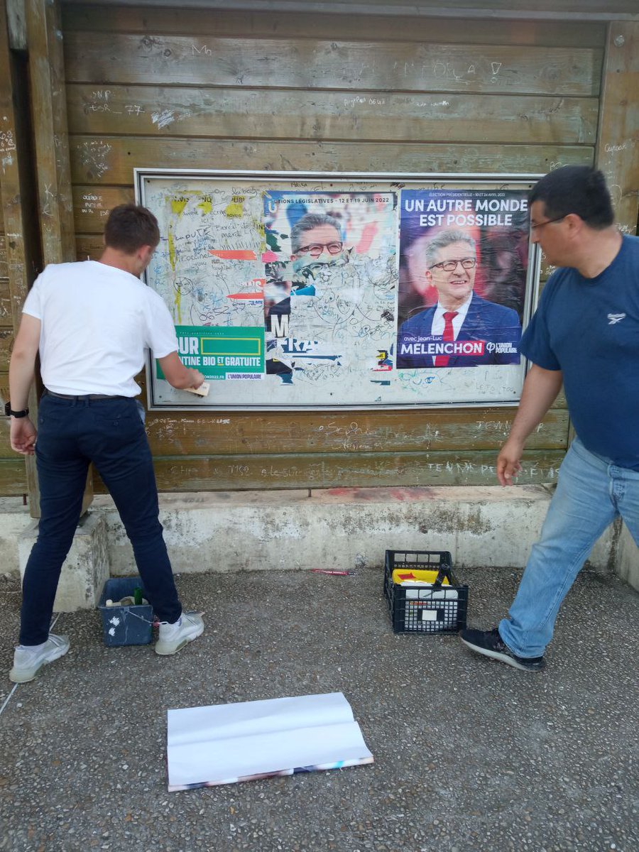 frontpop7704's tweet photo. Ce dimanche, c'est collage dans tout l'est de la #Circo7704 ! #Chenoise, #Courchamp, #SaintHillier, #VilliersSaintGeorges...
Partout, nous devons rappelé que c'est le PM qui dirige la nation et que l'on peut bloquer la politique de Macron avec #Melenchon1erministre ! 💪🏼 #NUPES https://t.co/SOUYomvcRz