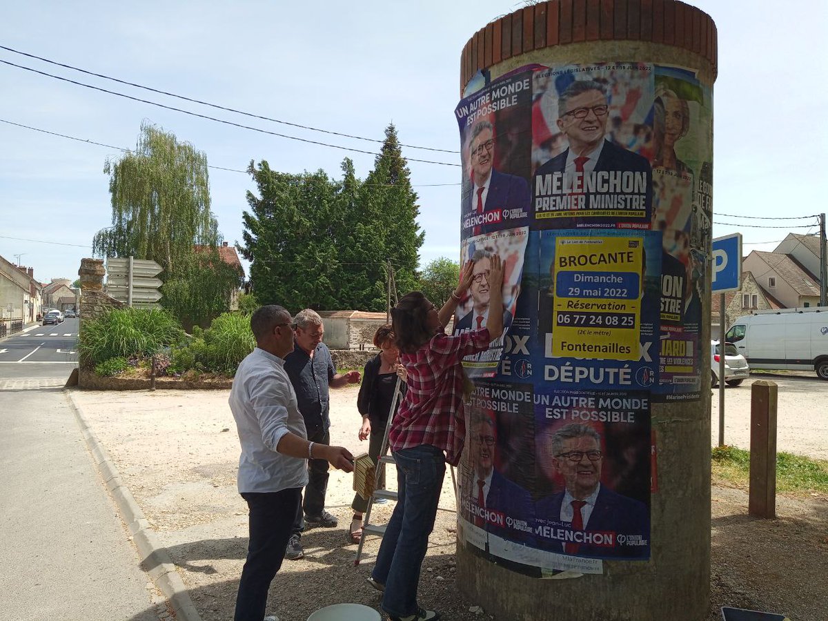 frontpop7704's tweet photo. Ce dimanche, c'est collage dans tout l'est de la #Circo7704 ! #Chenoise, #Courchamp, #SaintHillier, #VilliersSaintGeorges...
Partout, nous devons rappelé que c'est le PM qui dirige la nation et que l'on peut bloquer la politique de Macron avec #Melenchon1erministre ! 💪🏼 #NUPES https://t.co/SOUYomvcRz