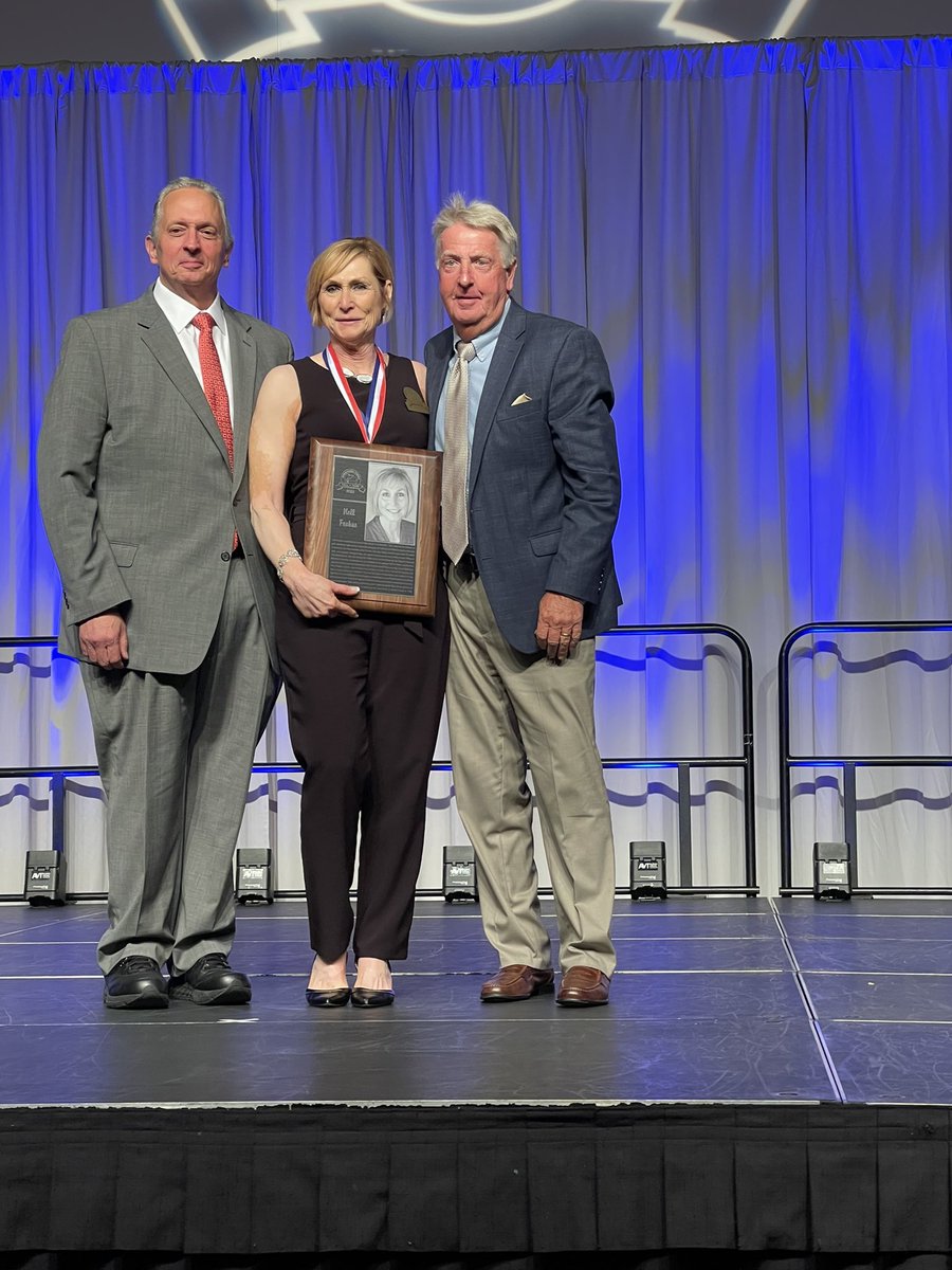 Congrats to Nell Fookes, 2022 inductee to Dawahares KHSAA Hall of Fame presented by Roberts Insurance