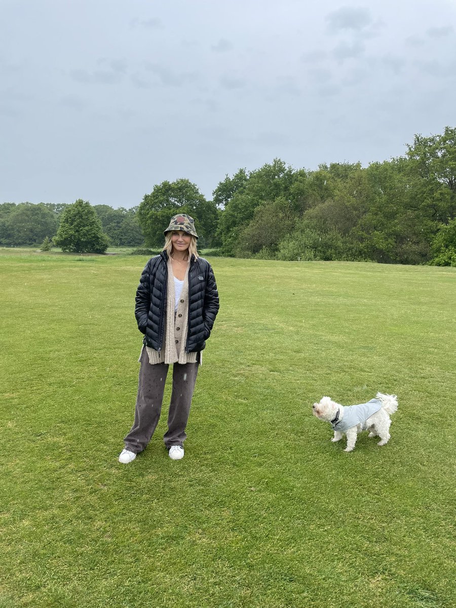 SkyJacquie's tweet photo. Live life ! Embrace the rain ☔️ I don’t own an umbrella but I have hats 🧢 so all is good ! #sundaydogwalk #wimbledoncommon #DogsofTwittter #Tedbear https://t.co/mOclTrivOR