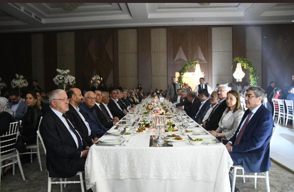 Milletvekillerimiz,<a href="/GaziantepBeld/">Gaziantep Büyükşehir</a> Başkanımız Sn <a href="/FatmaSahin/">Fatma Şahin</a> ve il yönetim kurulumuzla birlikte Gaziantep Emlakçılar Odası Başkanımız Sn <a href="/MehmettAytacc/">Mehmet Aytaç</a>'ın kızı Merve ve Yusuf'un nikah merasimine katıldık.

Aytaç ve Kılınç ailelerini tebrik eder; genç çiftimize mutluluklar dilerim.