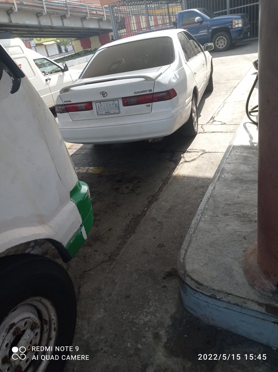 wilfredorivas1's tweet photo. @MinpublicoVEN quiero denunciar que la bomba de la entrada del Seniat, no me permitieron echar gasolina ahorita y pasaron un carro con un dama de terminal placa número 9. Hasta cuándo la currupcuon ? https://t.co/5oHHQFn0dh