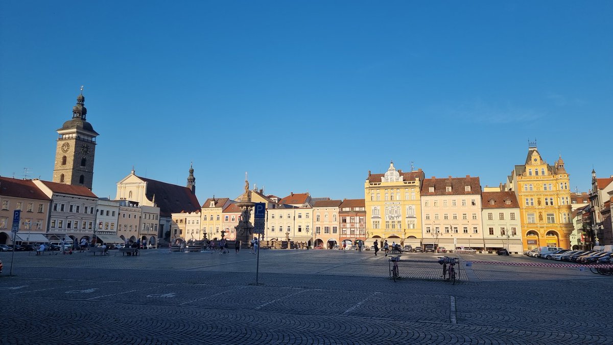Niels Dingemanse (@dingemanselab) on Twitter photo Fish telemetry workshop  in Czech Republic. Exploring the participants and the beer Fish telemetry workshop  in Czech Republic. Exploring the participants and the beer