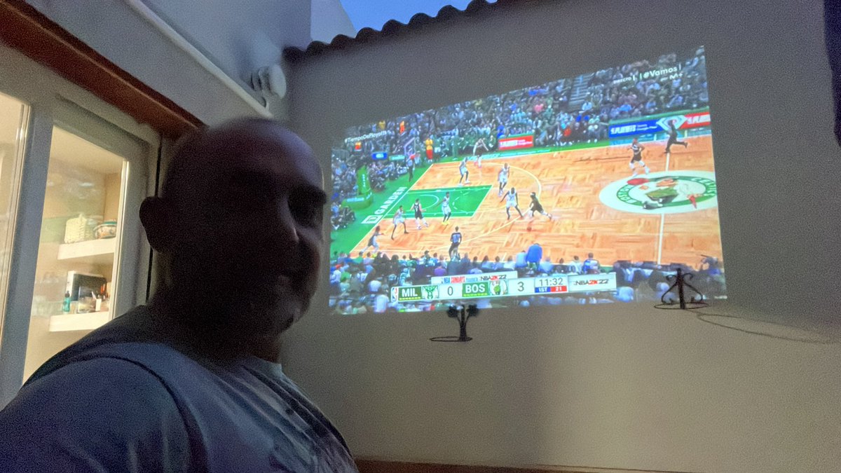 mrbasket8's tweet photo. #TiempoDePlayoffs Mil o Bos? https://t.co/MXkOvWE8T4