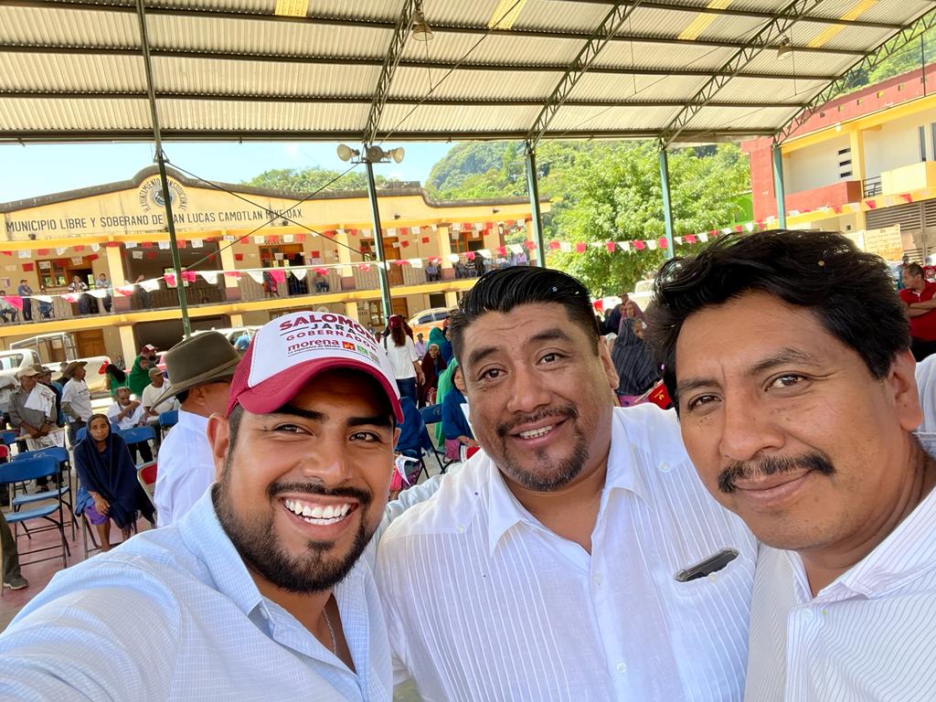 JennerBautista7's tweet image. En San Lucas #Camotlán con mis grandes amigos @Donato_VargasJ y en Senador de la República @AdolfoGomezHdez 
Acompañamos a nuestro candidato @salomonj a su recorrido por la #SierraMixe.