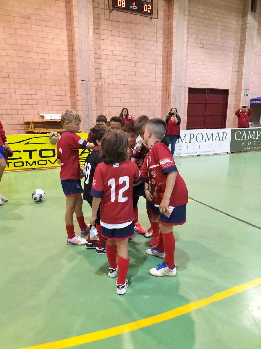 af7's tweet photo. E @CasaPaco81 repite título en categoría Prebenxamín. Día espectacular para os de Redondela que gañan 2 de 3 categorías no #AF7indoor Noraboa tamén aos finalistas @udstamarina e a tódolos asistentes e participantes 🏆👏⚽️ e Gracias @ConRibadumia 🙏 https://t.co/Gb6vCTkabG