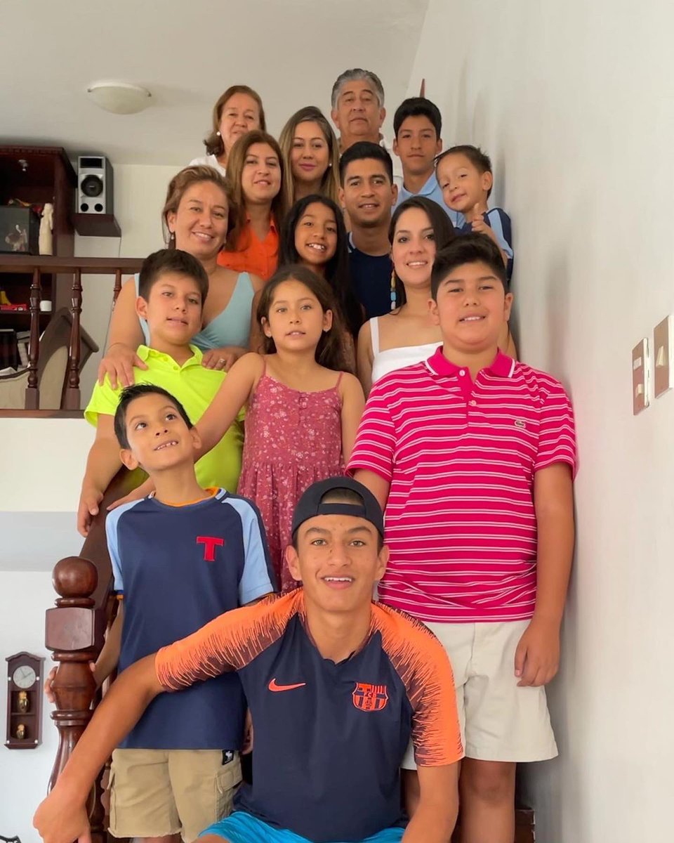 JaimeEstradaB's tweet photo. Todo lo que aprendemos, como nos formamos y como somos ante el mundo nace de la primera institución de la sociedad.

Hoy reivindicamos la importancia que tiene la familia y trabajamos por darles mejores días a cada una. 

Feliz Día Familias Mantenses y Manabitas. https://t.co/MFjwaQdPus