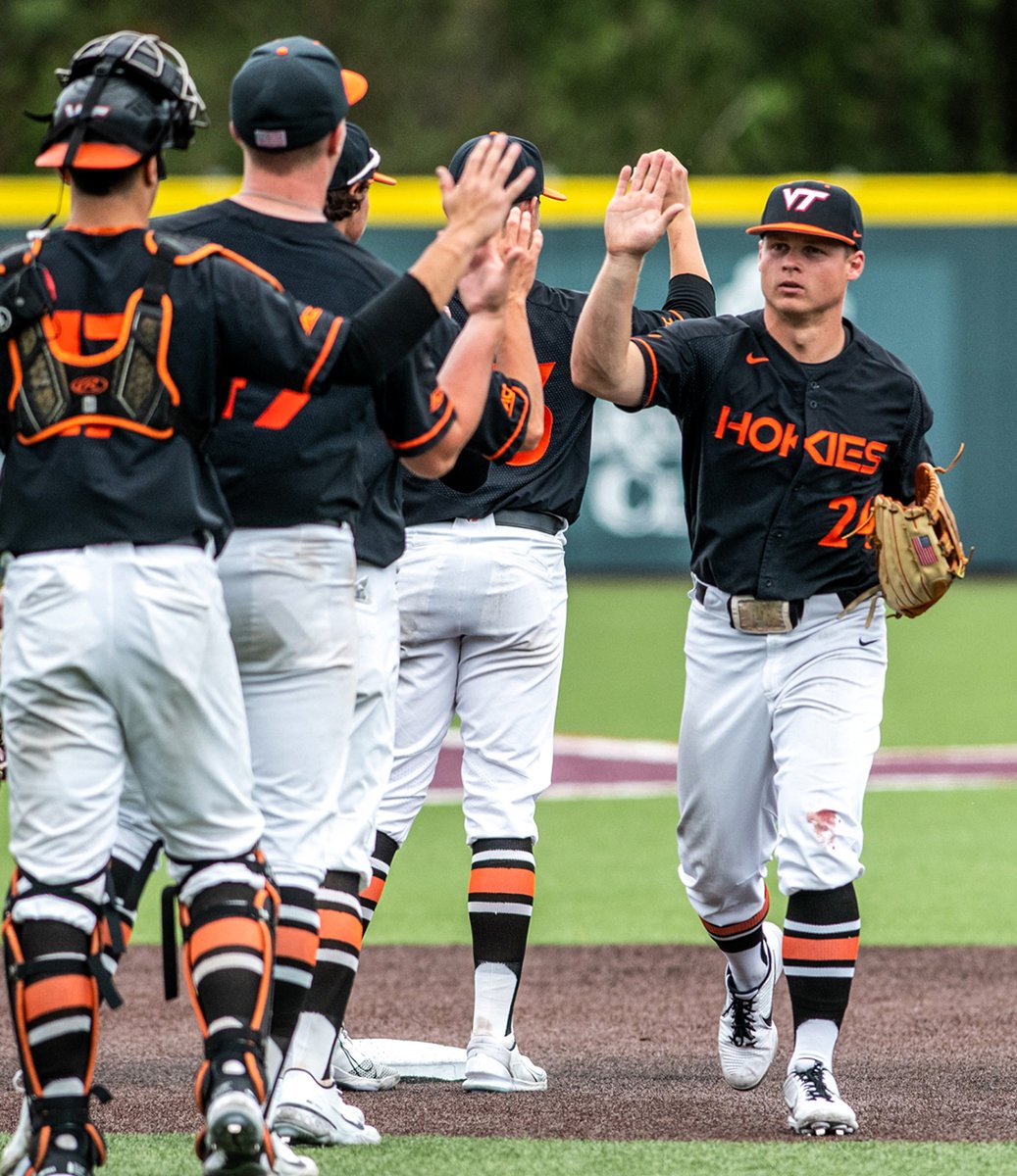 NCAABaseball's tweet photo. Series victory for No. 5 Virginia Tech over No. 7 Louisville! 🦃

#NCAABaseball x 📸 @HokiesBaseball 
https://t.co/UI5ENmzXes
