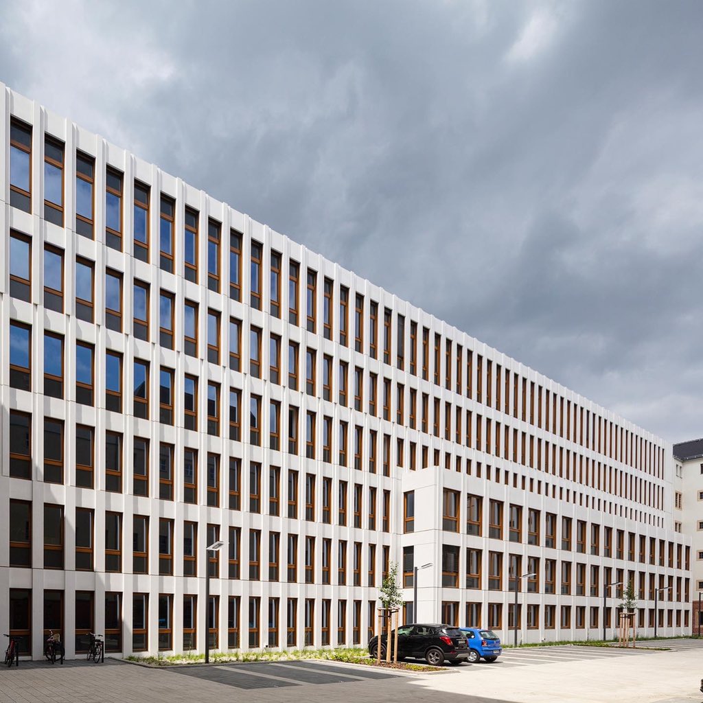 Arqenblanco's tweet photo. Ministerio Público de Leipzig- kister scheithauer gross architekten und stadtplaner 
Imagen: HG esch
________________________________
#kisterscheithauergross #hgesch #leipzig #alemania #arquitecturaalemania #arquitecturaenblanco #arquitectura #proyecto #archdaily https://t.co/poJPNREqOP