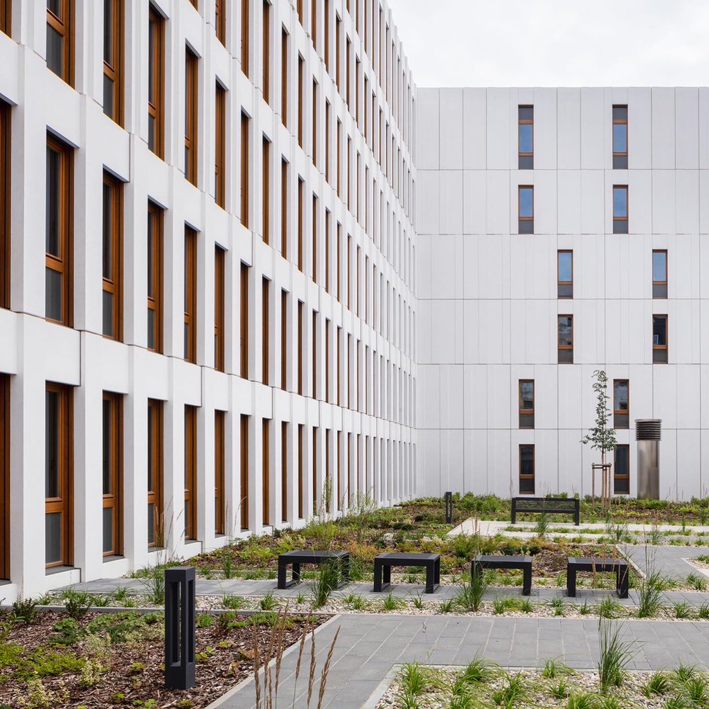 Arqenblanco's tweet photo. Ministerio Público de Leipzig- kister scheithauer gross architekten und stadtplaner 
Imagen: HG esch
________________________________
#kisterscheithauergross #hgesch #leipzig #alemania #arquitecturaalemania #arquitecturaenblanco #arquitectura #proyecto #archdaily https://t.co/poJPNREqOP