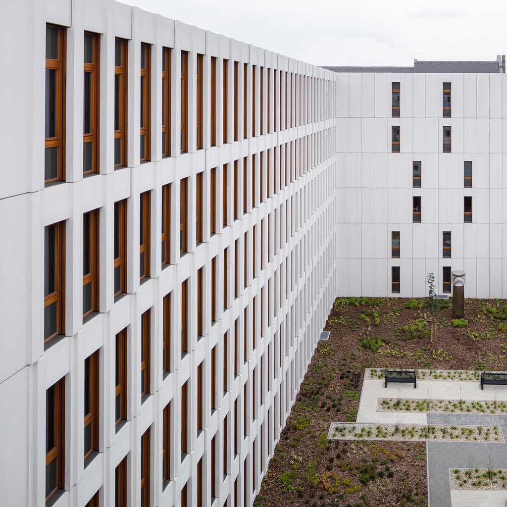 Arqenblanco's tweet photo. Ministerio Público de Leipzig- kister scheithauer gross architekten und stadtplaner 
Imagen: HG esch
________________________________
#kisterscheithauergross #hgesch #leipzig #alemania #arquitecturaalemania #arquitecturaenblanco #arquitectura #proyecto #archdaily https://t.co/poJPNREqOP