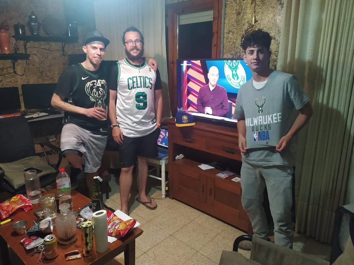 GalobartGerard's tweet photo. #NBASundays Bucks in 7! Fear the deer https://t.co/g3iZ1KXNW5