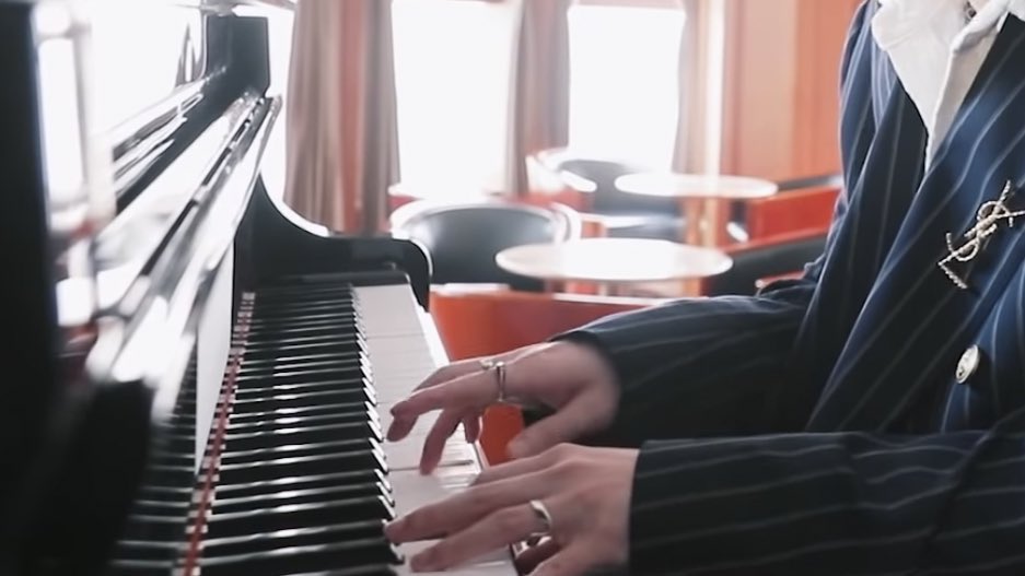 HONEYDETAILS's tweet photo. jooheon's hands playing the piano #주헌 https://t.co/GDo94nxXkf