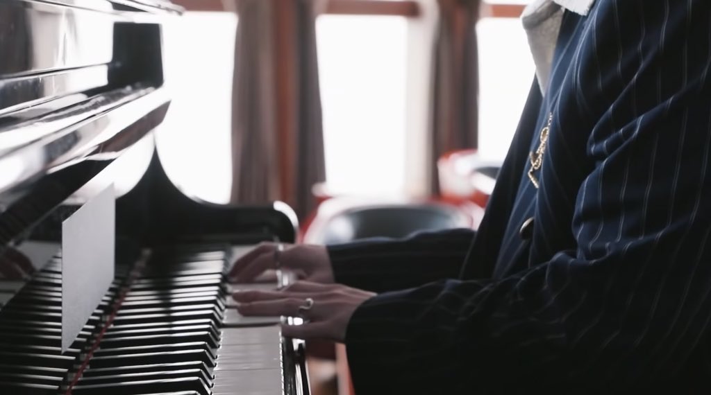 HONEYDETAILS's tweet photo. jooheon's hands playing the piano #주헌 https://t.co/GDo94nxXkf