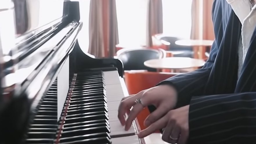 HONEYDETAILS's tweet photo. jooheon's hands playing the piano #주헌 https://t.co/GDo94nxXkf