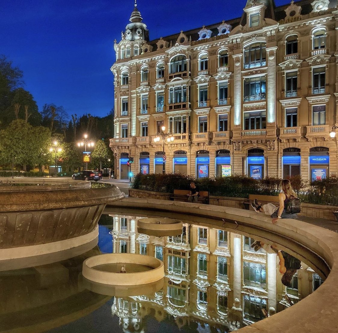 ¡Buenas noches <a href="/igers_oviedo/">Igers Oviedo</a>! Reflejos de #Oviedo 📸😍🙌🏻✨foto de <a href="/karijinis/">CESAR CASTAÑON</a>

 ✨❤️✨🌟💫✨#igerstierrina #igers_oviedo #igersspain #igers #igersoviedo #igersasturias