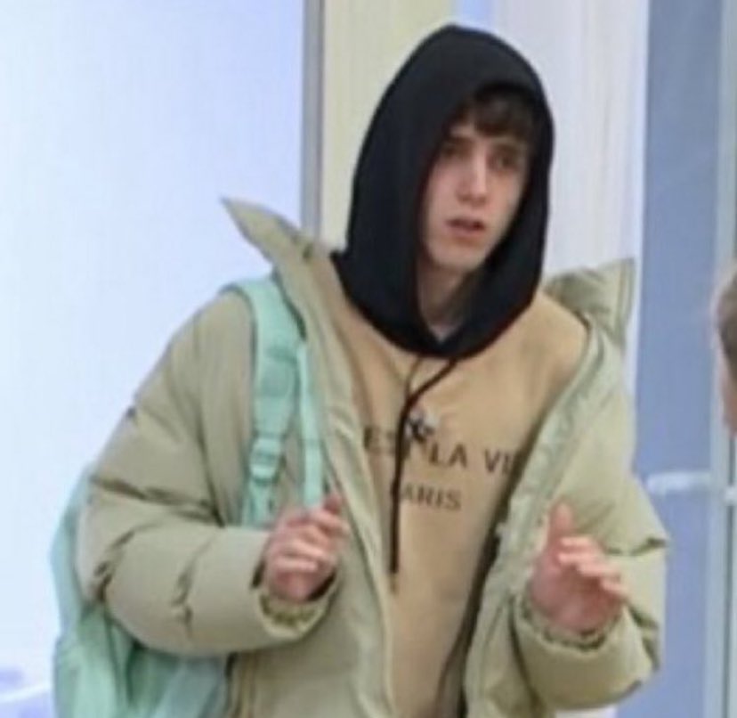 bordeex's tweet photo. Se Alex verrà sminuito adesso che è in finale da dei giornalisti che non sanno manco il suo nome mi incazzo #Amici21 https://t.co/lFmay4thw1