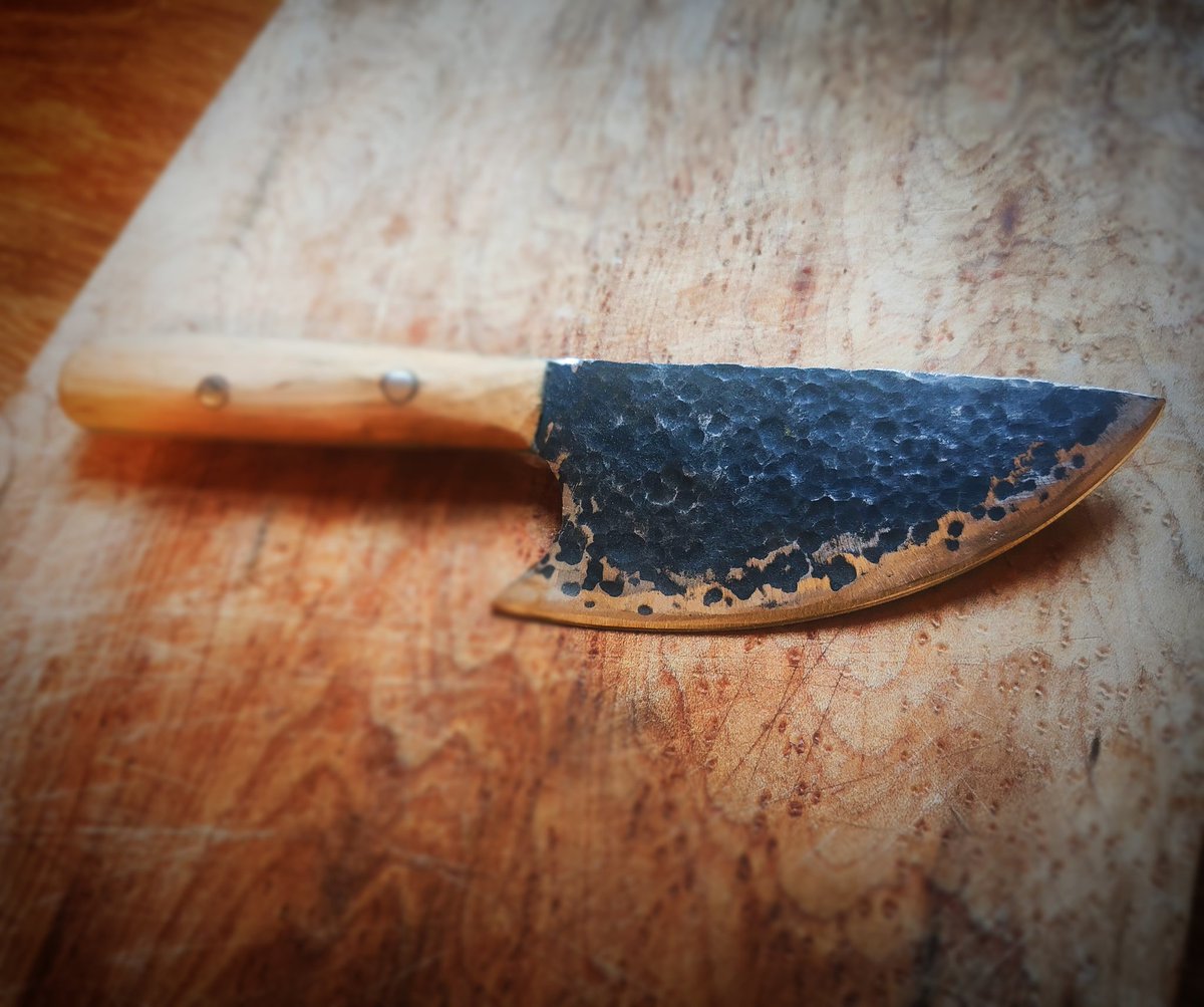 SmithySmiling's tweet photo. I made a "pizza knife" 😃😃
Now I just need one of those fancy wood fired pizza ovens 🤔😅
#blacksmith #blacksmithing #chef #chefsknife #handforged #handforgedblade #handmade https://t.co/65kQo6nRaA