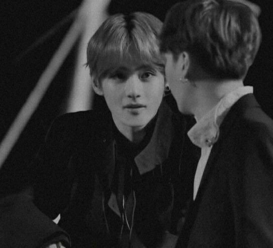 'O, çocukluktan kalan bir müzik kutusunun ninnisinde kendini kaybederken, ben sadece ona bakarak aklımı kaybettim.'