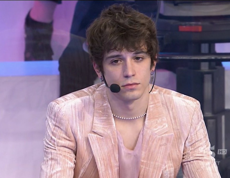 bordeex's tweet photo. Mi dispiace un sacco per Sissi ma so che fuori da Amici spaccherà alla grande #Amici21 https://t.co/r9ZHYT3PnC