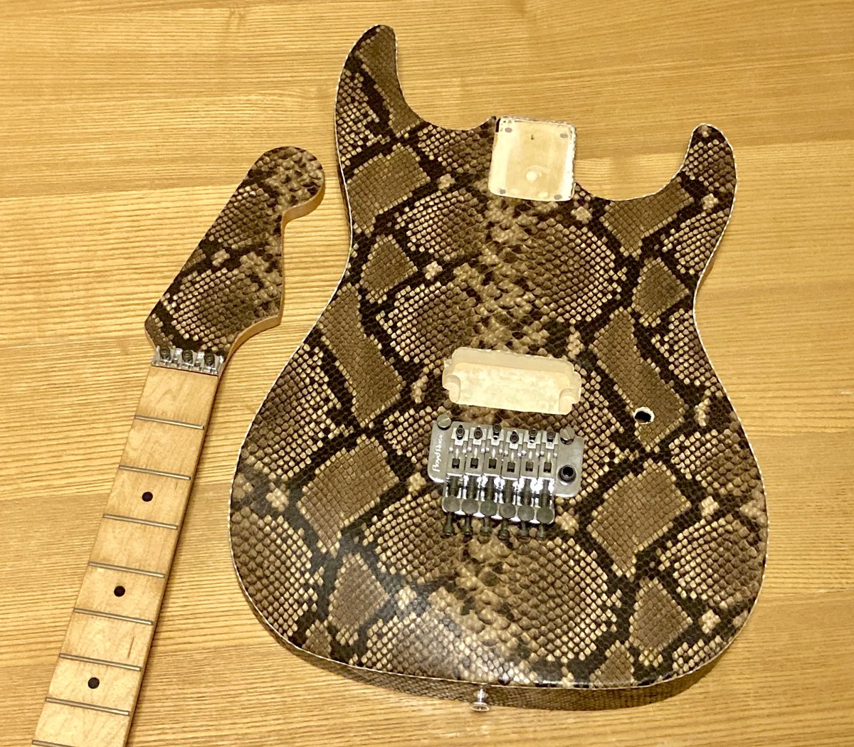 RATT ウォーレン・モデル 本日限りの価格　早いもの勝ち ウォーレンデマルティーニ