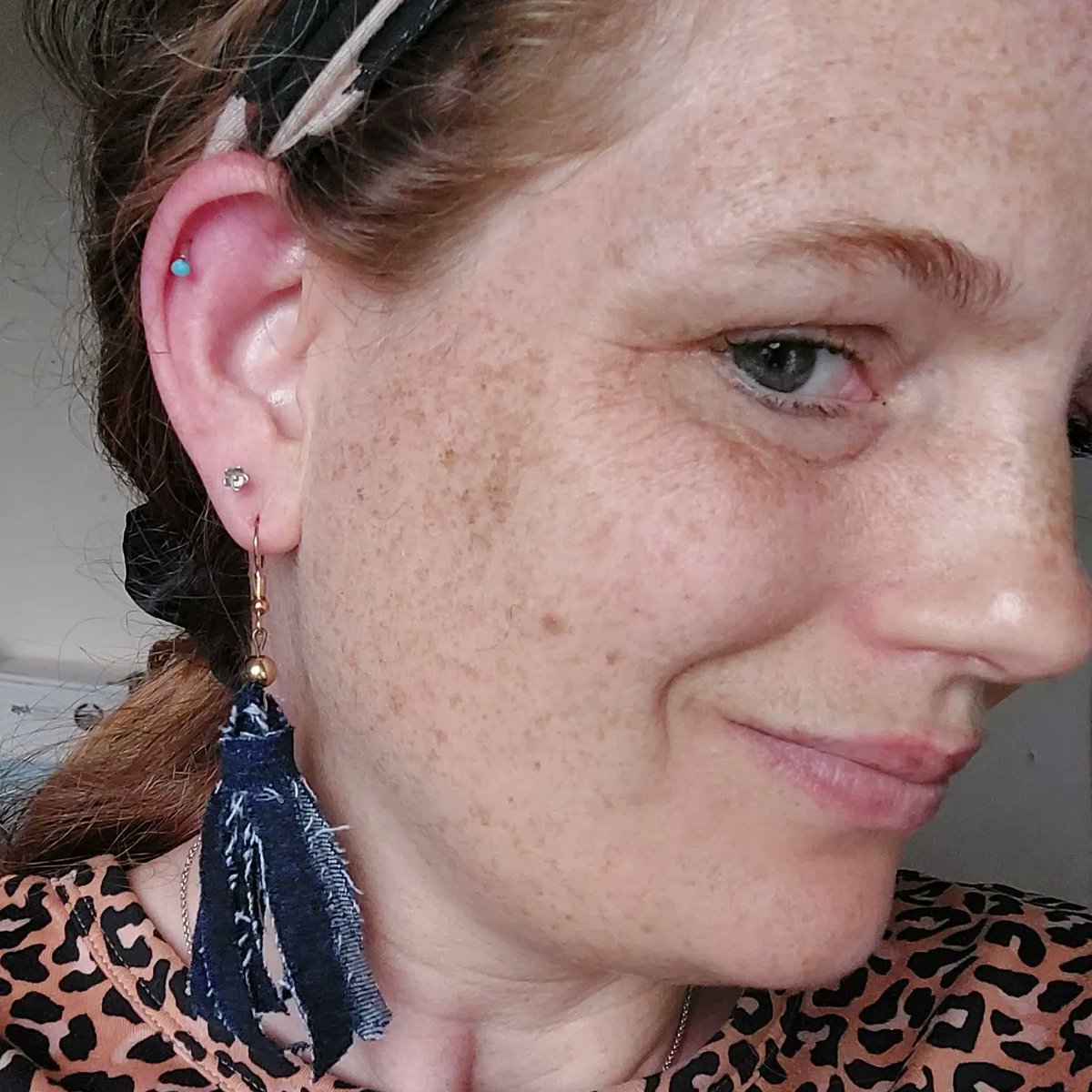 jh_calmtouch's tweet photo. Something different today
I have made these beauties 😍 

Recycled ♻️ denim Earrings 
I quite like them. What do you think?
Inspired by @george_ezra new album Gold rush kid ✨️

Definitely be wearing these at his concert 
#handmadebyme #denimearrings  #goergeezra #goldrushkid https://t.co/vt5UGYNN9c