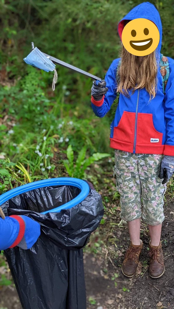10thGuides's tweet image. Out and about earning our @guidingcornwall #LitterPickingLegend badge today! Only 1 #FaceMask found (yay!) - had bit of a 🦁👑 "circle of life" moment as it was collected by a @SustainableRCHT litter picker, made of face masks ☺️ #GoodTurn #Community #Environment
