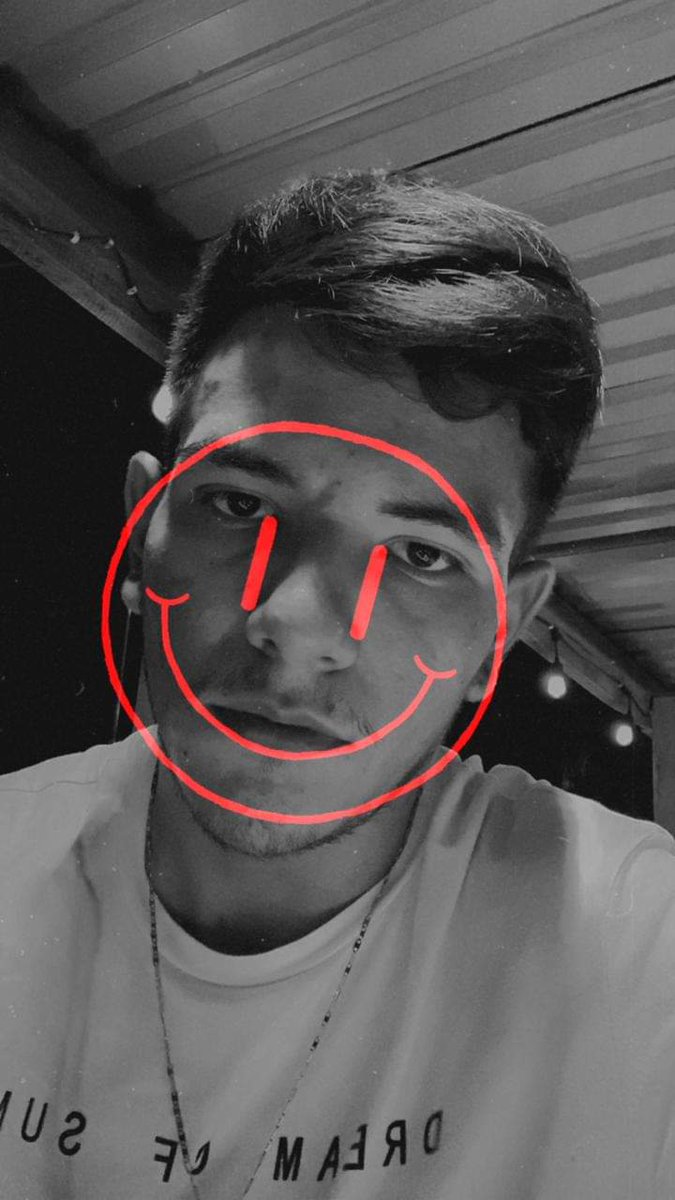 Alexanduio95's tweet photo. Mi cara de felicidad al saber que hoy hay luna roja ha ha ha 
No se olviden de verla 🌕🔴
#Amazing #incredible #lunaterra #RedMoon https://t.co/n3xQkGigxV