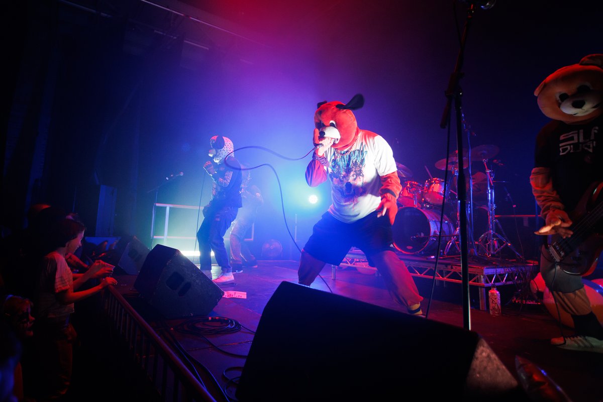 slayduggee's tweet photo. Amazing photos from @clairehaighpics taken at @CambJunction 🐶📸🤘 Wanna join the ultimate metal party for kids AND adults, see you at Tunbridge Wells @twforum 28/5 or Guilford @BOILEROOM 29/5 #slayduggee #gigphotos #cambridgejunction #kidslovemetal #gigsforkids @Mutley__Cruz https://t.co/gwY1xFdIUt