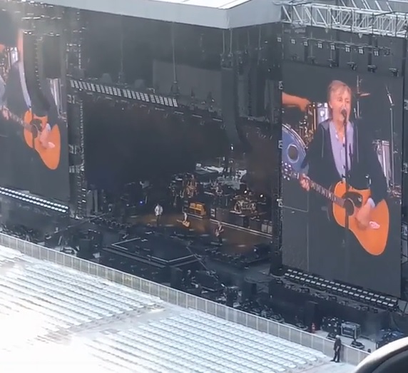 RT @BEATLESMAGAZINE: #PAULMCCARTNEY AT SOFI STADIUM, L.A. ,May 13 (#Soundcheck ) .. https://t.co/ep9SILBl6v https://t.co/j6uZ4LzKv6