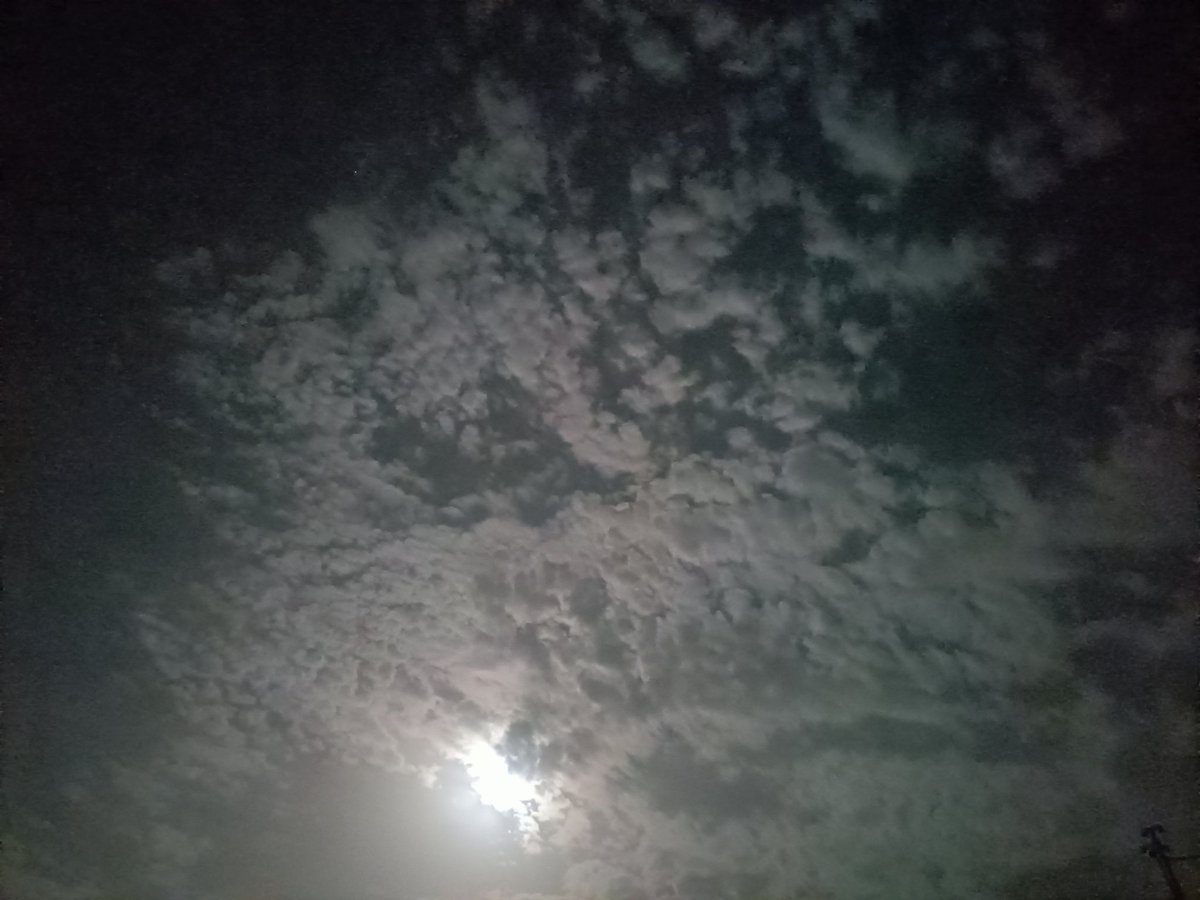 Nimmo06's tweet photo. Last night's sky view🌌🌜☁️ https://t.co/vReNcStw22