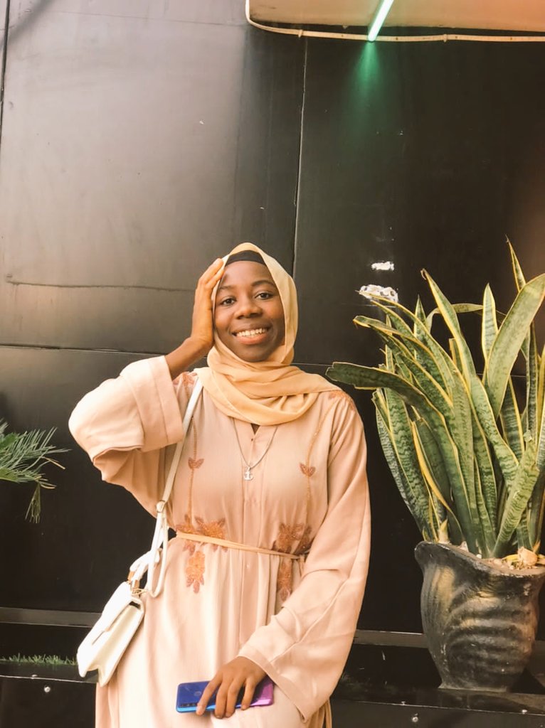 Hami2icy1's tweet photo. So today got me looking this way😄How could I even vibe well with those amebo guys looking 😂
#Twitter #viraltwitter #twitterexplore https://t.co/DPUg9FkuoB