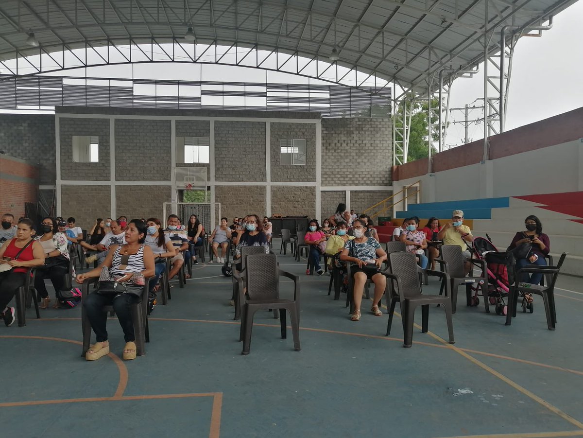 SecViviendaCund's tweet photo. El equipo social de @SecViviendaCund realizó socialización del programa #PodemosCasa en el municipio de #Ricaurte junto a @Colsubsidio_Ofi, @AlcRicaurte y la constructora #Madeco.
#Cundinamarca
#RegiónQueProgresa
#CumpliendoSueñosEnVivienda https://t.co/c2SCsIdSgM