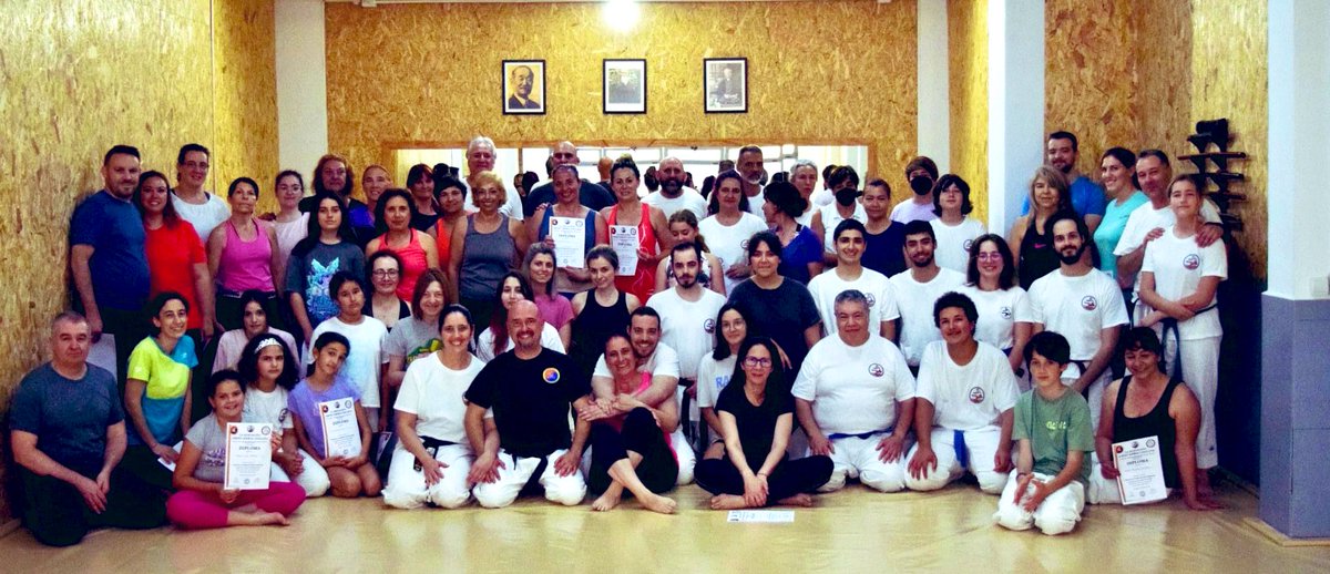 ShinGiTaiChicl1's tweet photo. Éxito en el Curso de Autoprotección Femenina realizado el día 15 de mayo en el centro cultural y de artes marciales orientales Shin Gi Tai Chiclana Dojo.
Una gran jornada de convivencia en la que manuel aranda Sensei instructor de autoproteccion femenina ha impartido. https://t.co/muj0QPjCSD