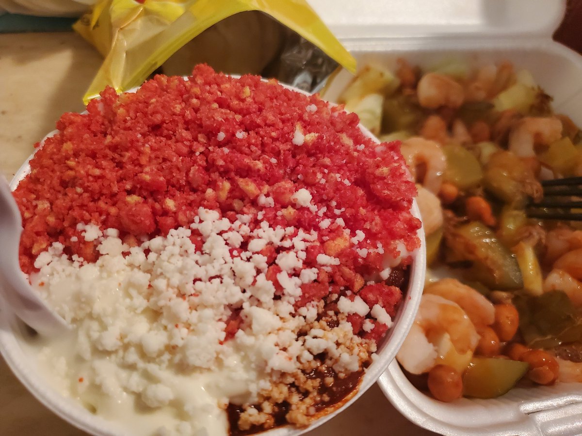 SoyWeraG's tweet photo. Nada más Para antojar😏
Elote Especial🌽
Lays Preparadas🥔🥒🦐🥜
Lindo Domingo❤️ https://t.co/xdLajs5ULk