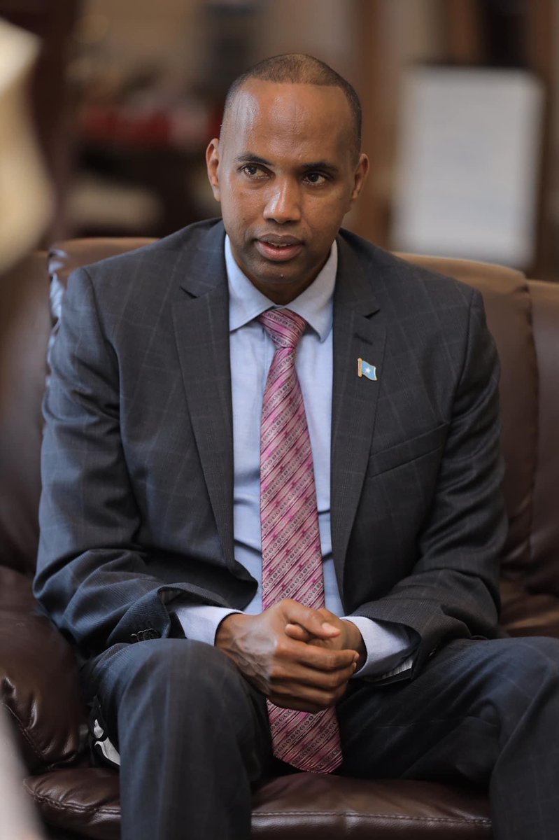 Mss_Gulled's tweet photo. Madaxweyne Guul kaliya kuguma Taageerin @HassanAKhaire 

#HiigsiIyoHorumar 💚💙 https://t.co/lQm51EU0uN