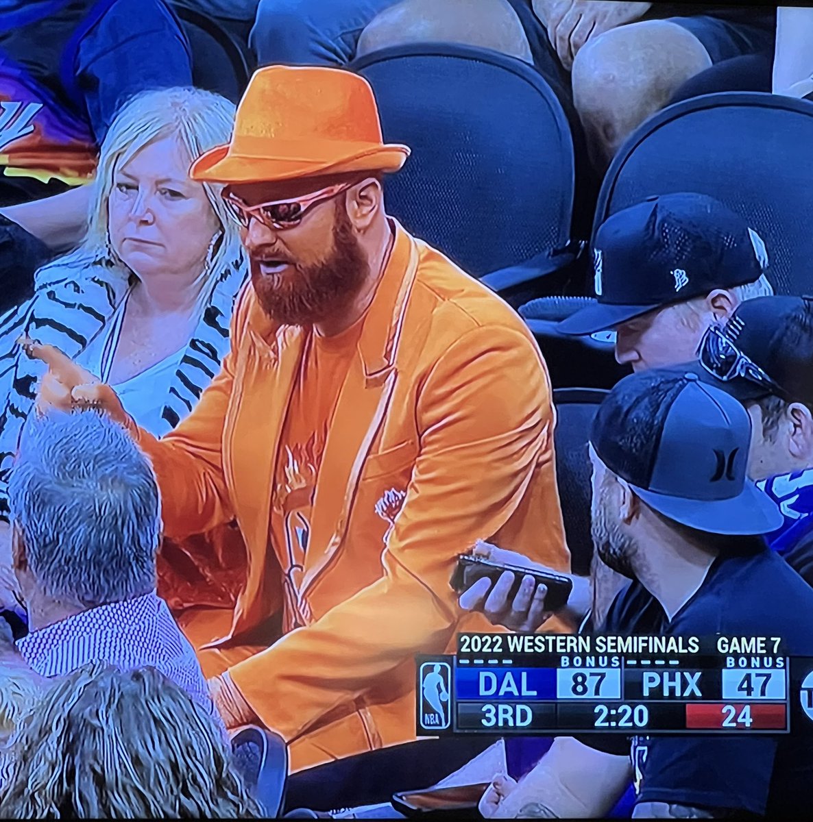 stoolpresidente's tweet photo. The entire suns roster and management owe this guy an apology https://t.co/yLLXVMzqUX
