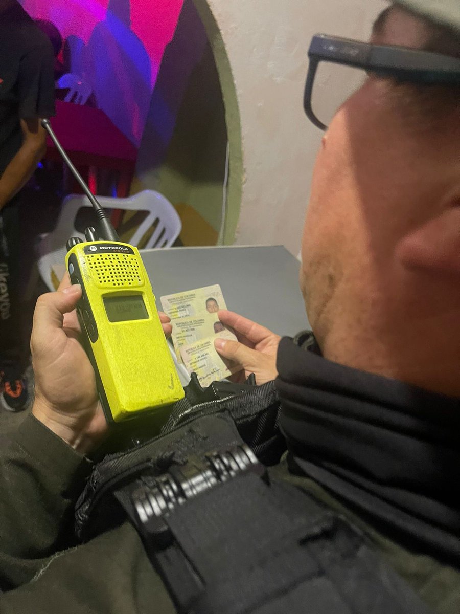 PoliciaDEMAM's tweet photo. #AEstaHora | Realizamos intervención a los focos de inseguridad y establecimiento abiertos al publico, mediante actividades de registro y control en #Barrancabermeja, con personal de #ESMAD #GOESH @CarabinerosCol, evitando la alteración de la convivencia y seguridad ciudadana. https://t.co/LmgmTCGEhY
