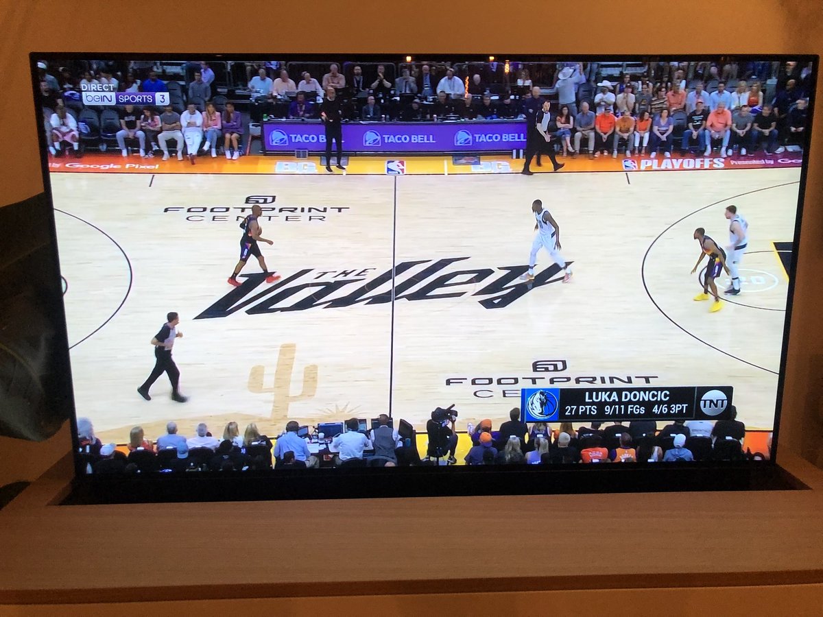 G_Tezec's tweet photo. #NBAextra Doncic 27 / les suns 27... en une mi temps... normal @ERICMICOUD @NBAextra @SoFrenchProd https://t.co/cw9gnEbn4o
