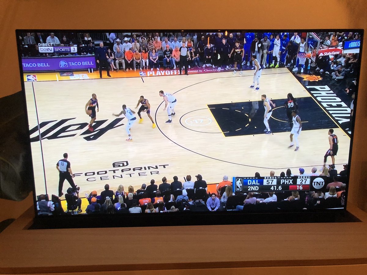 G_Tezec's tweet photo. #NBAextra Doncic 27 / les suns 27... en une mi temps... normal @ERICMICOUD @NBAextra @SoFrenchProd https://t.co/cw9gnEbn4o