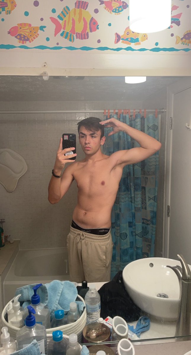 steven_ducsay's tweet photo. for once i’m actually confident in my body and how i look without a shirt on. It’s about damn time https://t.co/w9pi7cjrIL