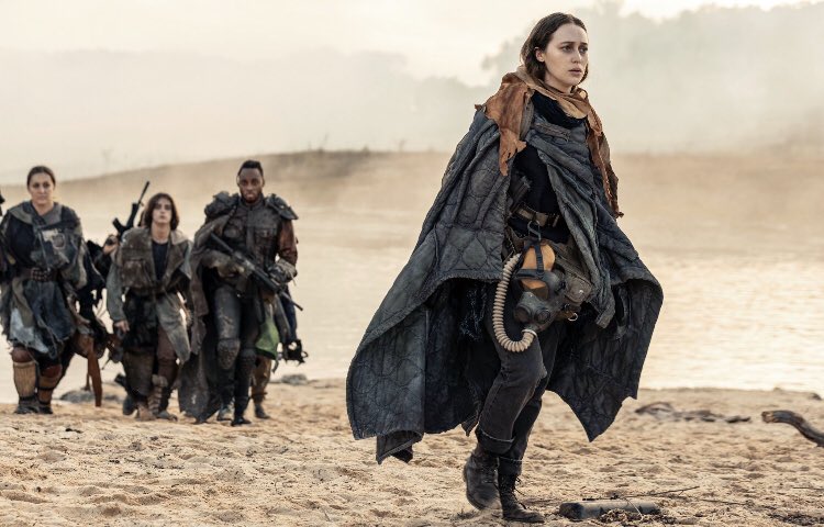 Rainbowraccoon8's tweet photo. The Grounders &amp; their Leader 👀 https://t.co/5SEBg54GK4