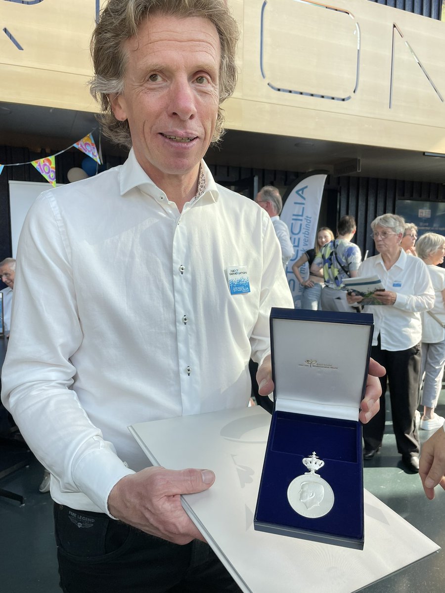 Pannelappen's tweet photo. @CeciliaSint gefeliciteerd met het 100jarig bestaan en met de Koninklijke Penning. @koninklijkhuis 
#waarMuziekVerbindt https://t.co/q2zYLeJpnZ