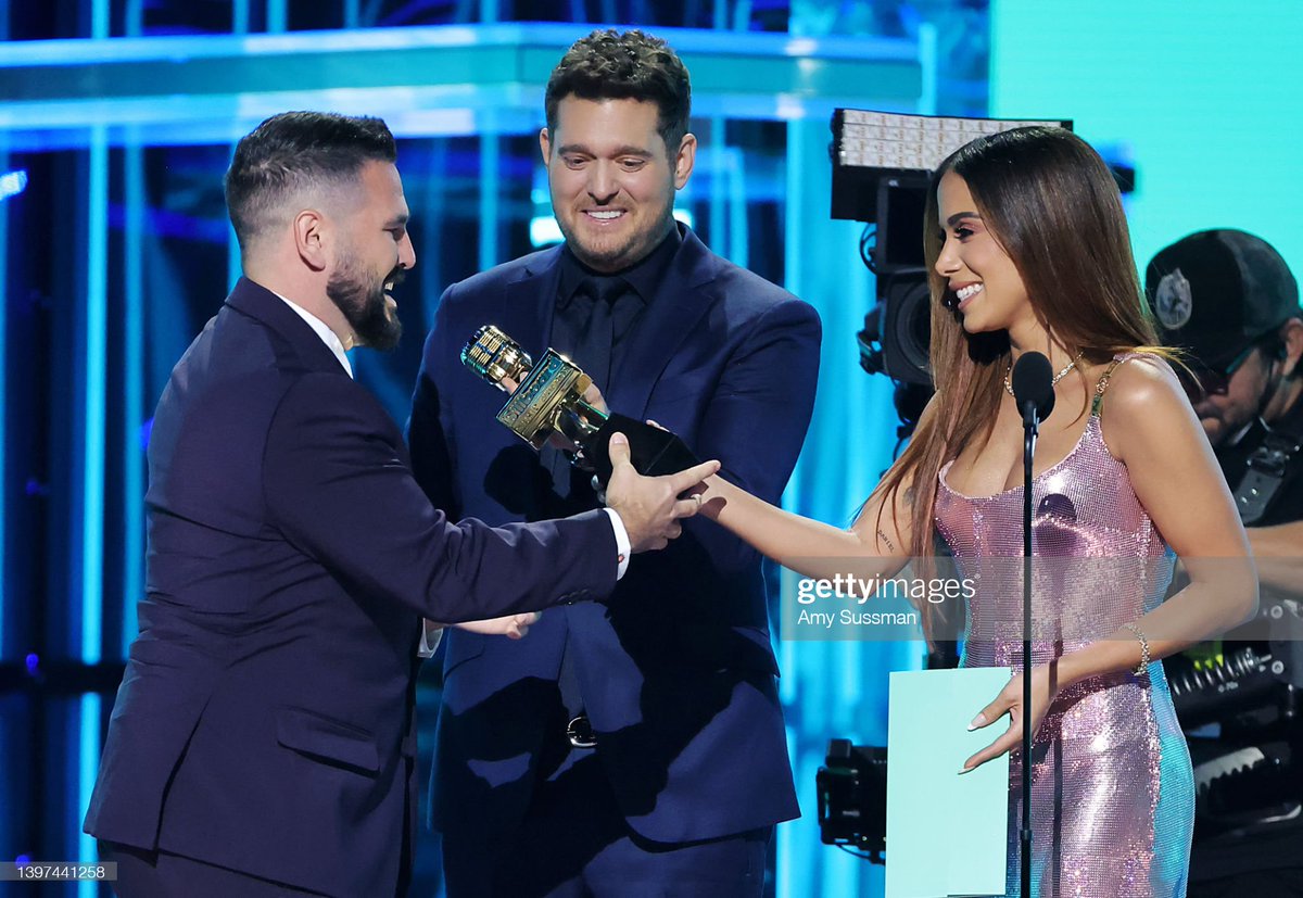 tierry_siilva's tweet photo. First #BBMAs check ✅ https://t.co/WrTwnqfsrb