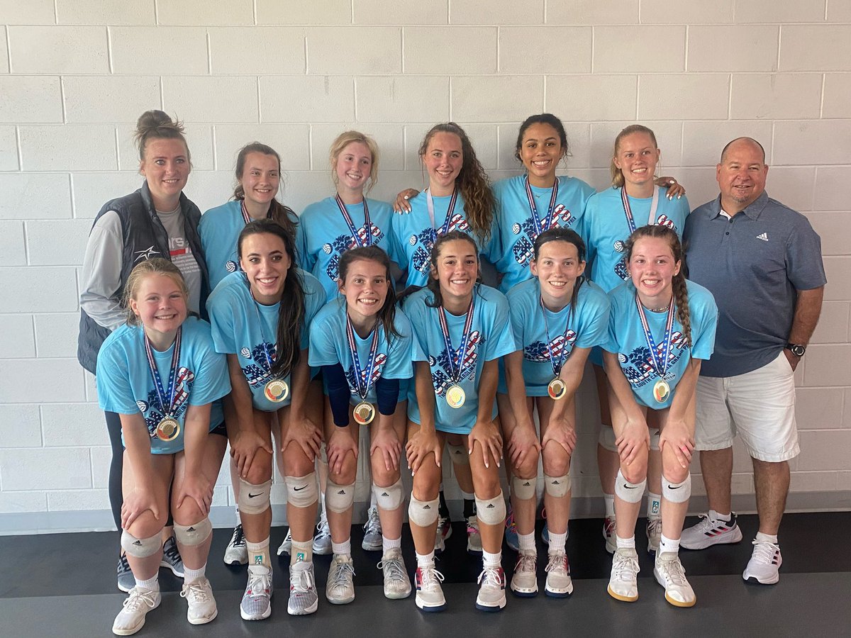 Last home court win for the season. SC Grand Prix 16 Open Gold Champs! <a href="/brookins_katie/">Katie Brookins</a> @UpwardStarsUPS <a href="/RecruitStarsVB/">Stars VB Recruiting</a> #upwardstars16amy