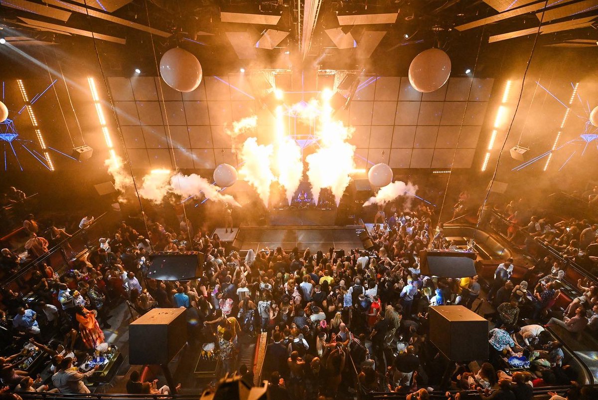thelightvegas's tweet photo. It was an incredible weekend with @majidjordan and @ludacris! 
In case you missed it, swipe to see all the action! https://t.co/Ypy60cyEcZ
