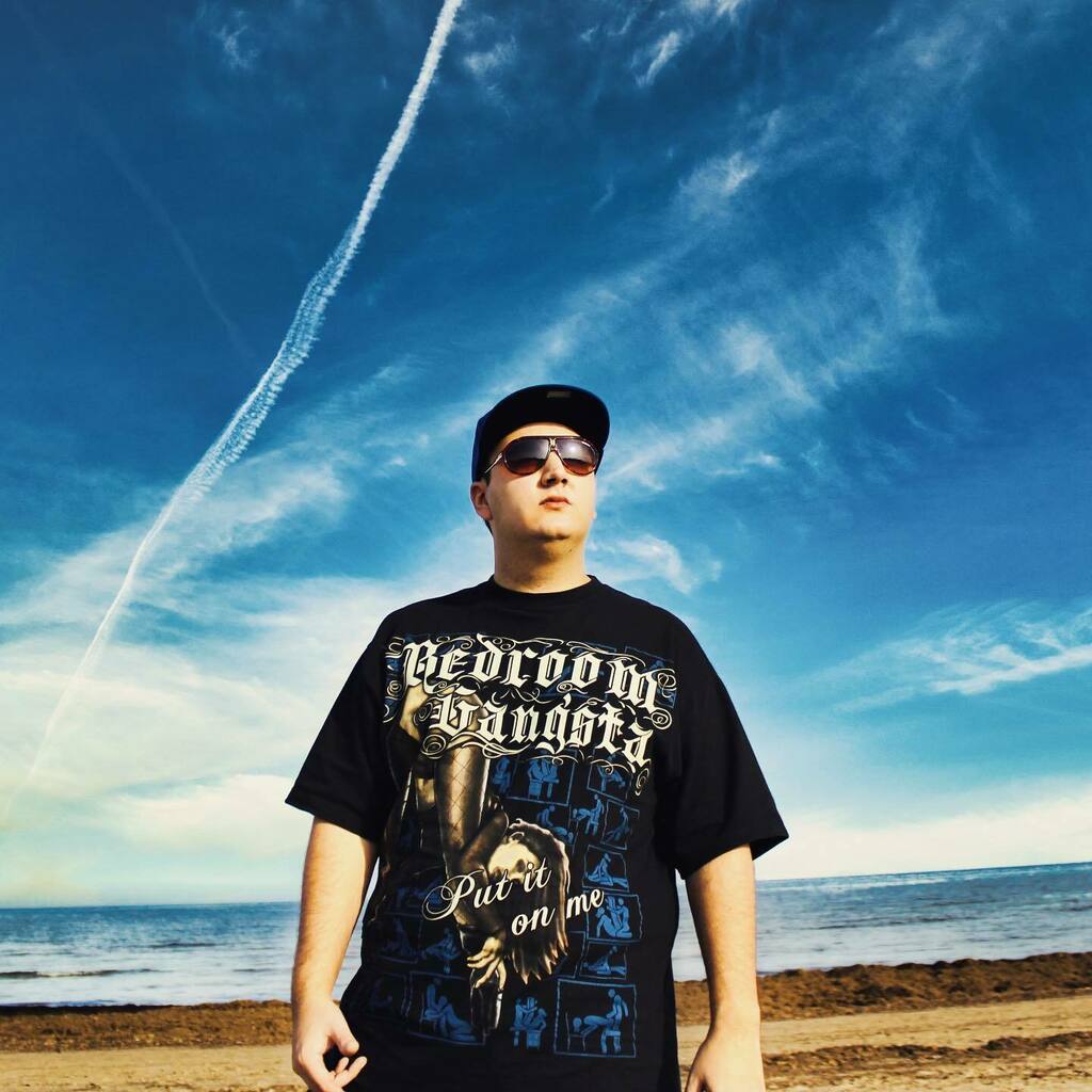 Y bueno hoy parece un día cualquiera más, pero para mí es el comienzo de algo nuevo, con ilusión que hacía tiempo que no tenía, pronto veréis cosas nuevas y solo dar las gracias a los que todavía estáis ahí 💪 instagr.am/p/CdmUqnlofWM/