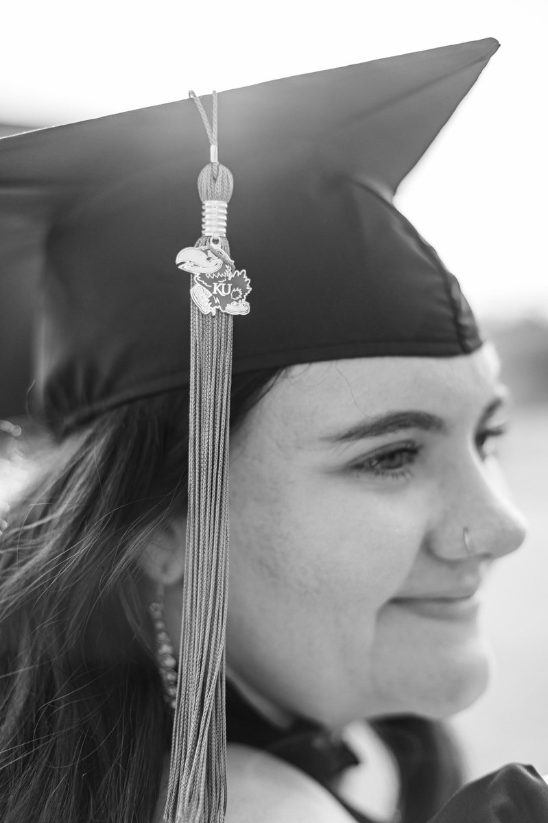 plharris3's tweet photo. A dream come true that I’m still living! Officially a KU grad with 2 more years until I’m a pharmacist. #RockChalk #Classof2022 https://t.co/VPVySM8Z7n