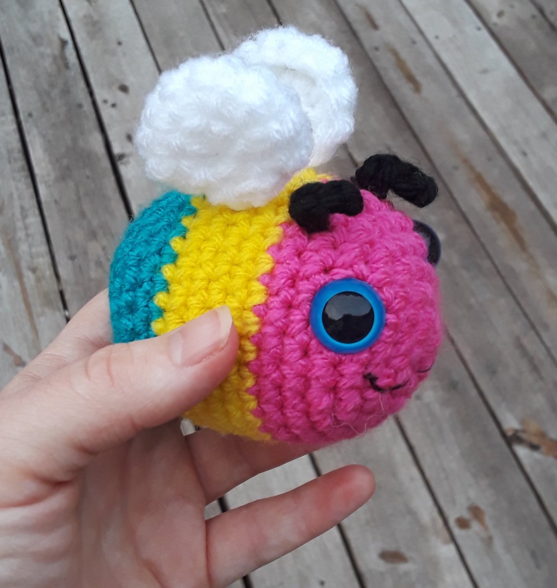 illkeepmoving's tweet photo. Finished my bee. #makeitwithalex #pridebee https://t.co/3UeJeQACAe